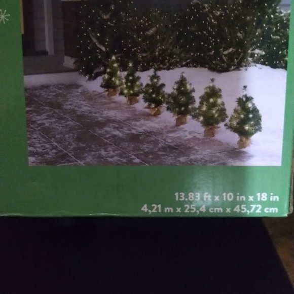 Lighted Tree Path Lights- 6 Count-New! - Picture 3 of 4